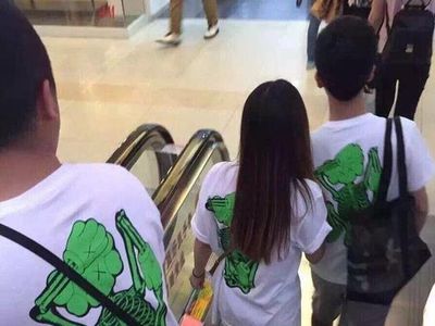 7 Foto Pasangan Gagal Pakai Baju Couple, Bukannya Romantis Malah Auto Malu