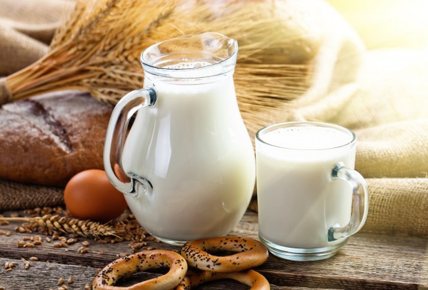 Beberapa makanan dan minuman yang memicu perut kembung adalah susu, makanan olahan, kopi, makanan mentah dan minuman dingin.