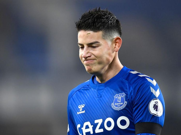LIVERPOOL, ENGLAND - NOVEMBER 28: James Rodriguez of Everton reacts during the Premier League match between Everton and Leeds United at Goodison Park on November 28, 2020 in Liverpool, England. Sporting stadiums around the UK remain under strict restrictions due to the Coronavirus Pandemic as Government social distancing laws prohibit fans inside venues resulting in games being played behind closed doors. (Photo by Peter Powell - Pool/Getty Images)