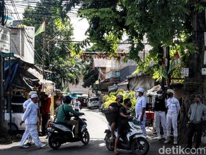 Jelang Pemeriksaan Habib Rizieq, Laskar FPI Jaga Petamburan III Jelang Pemeriksaan Habib Rizieq, Laskar FPI Jaga Petamburan III