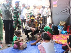 Kapolda NTT Cek Kondisi Pengungsi dan Aktivitas Gunung Lewotolok Kapolda NTT Cek Kondisi Pengungsi dan Aktivitas Gunung Lewotolok