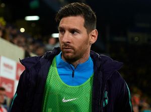 Pirlo Duga Messi Masih Kepikiran Gagal Pergi dari Barcelona