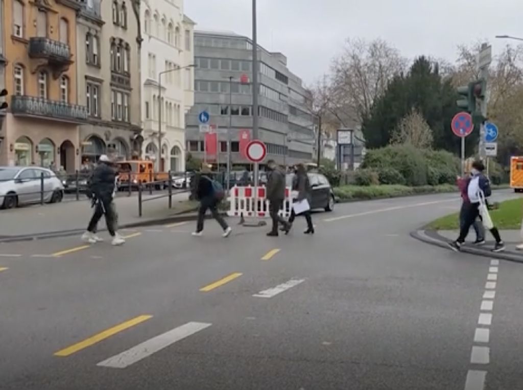 Pengendara yang Seruduk Pejalan Kaki di Jerman Diduga Gangguan Jiwa Pengendara yang Seruduk Pejalan Kaki di Jerman Diduga Gangguan Jiwa