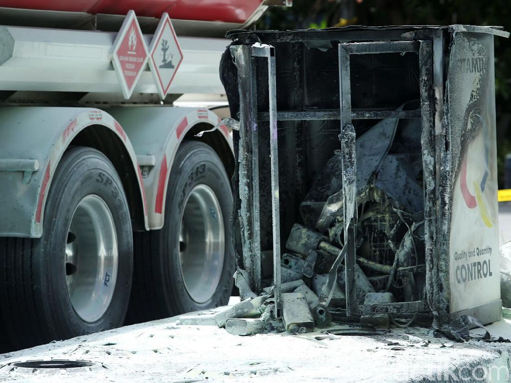 4 Fakta Truk Tangki Terbakar di SPBU MT Haryono 4 Fakta Truk Tangki Terbakar di SPBU MT Haryono