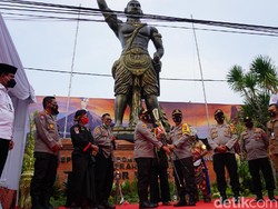 Resmikan Monumen Gajah Mada, Ini Pesan Kapolda Jatim ke Anggota Polri