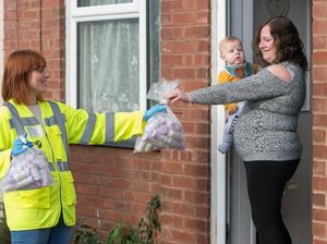 Mulia! Ibu Ini Pilih Jadi Pengantar ASI Usai Sumbang 190 Liter ASI