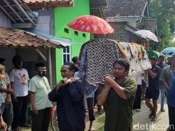 3 Jasad Sekeluarga Korban Kecelakaan Tol Cipali Dimakamkan Bersebelahan