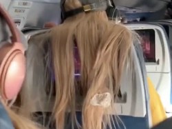 Viral, Rambut Penumpang Pesawat Ditempeli Permen Karet Gegara Halangi TV