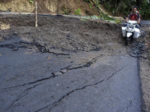 Pergerakan Tanah di Ciamis Bikin Jalan Amblas hingga Terputus