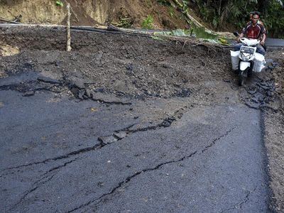 Pergerakan Tanah di Ciamis Bikin Jalan Amblas hingga Terputus