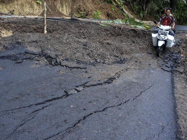 Pergerakan Tanah di Ciamis Bikin Jalan Amblas hingga Terputus