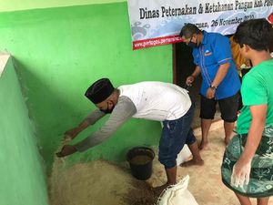 Santri Ponpes Metal Kembangkan Pakan Alternatif Ternak Pakai Silase