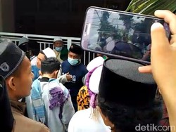 Detik-detik Mencekam Rumah Ibunda Mahfud Md Digeruduk Massa