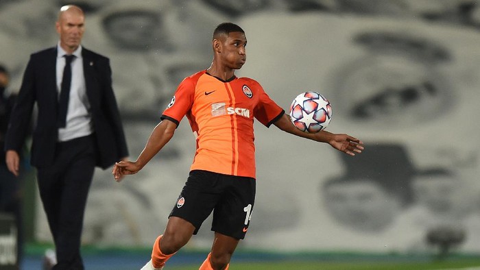 MADRID, SPAIN - OCTOBER 21: Tete of Shakhtar Donetsk controls the ball during the UEFA Champions League Group B stage match between Real Madrid and Shakhtar Donetsk at Estadio Alfredo Di Stefano on October 21, 2020 in Madrid, Spain. (Photo by Denis Doyle/Getty Images)