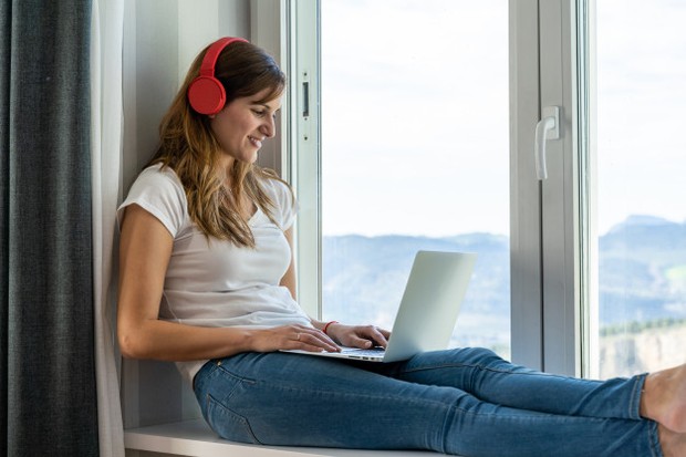 Tips semangat menjalani kuliah online/source:freepik.com Tips semangat menjalani kuliah online/source:freepik.com