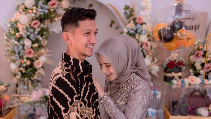 TM Ichsan bertunangan.