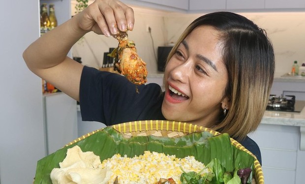 Usaha kuliner Farida Nurhan bernama Ngemplok By Oma