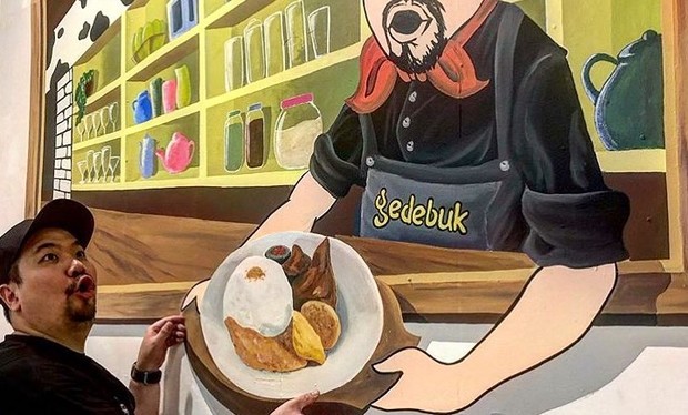 Food vlogger Nex Carlos punya usaha kuliner Ayam Gedebuk.