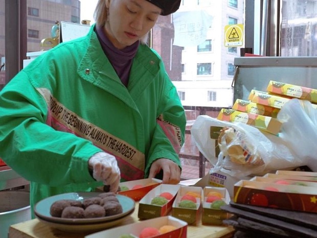 Ria SW memiliki usaha kuliner yang dirilis bersama Omija Cafe.