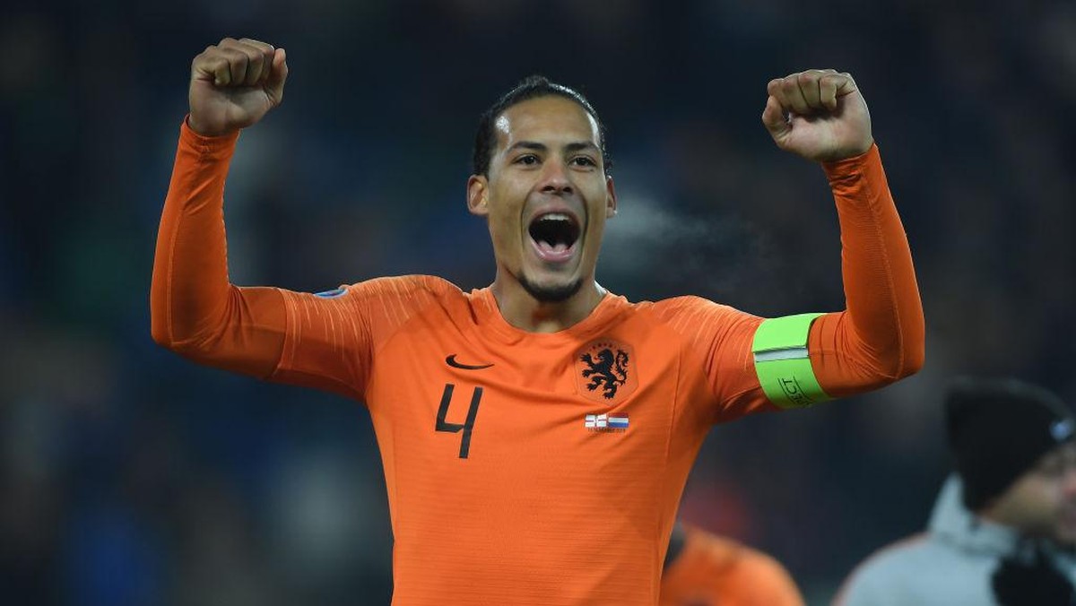 Van Dijk mendapat peran baru di Timnas Belanda selama Euro 2020. Foto: Getty Images/Mike Hewitt