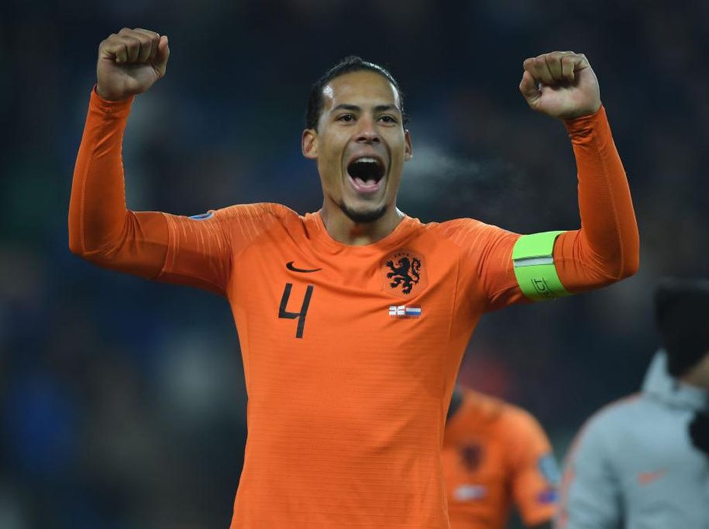 De Boer Masih Berharap Van Dijk Main di Piala Eropa De Boer Masih Berharap Van Dijk Main di Piala Eropa