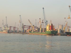 Pelindo III dan Pertamina Kerja Sama Efisiensi Distribusi Energi