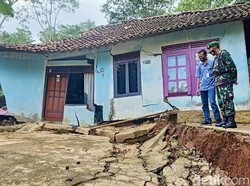 Tanah Gerak di Banjarnegara, Rumah Warga Nyaris Terbelah