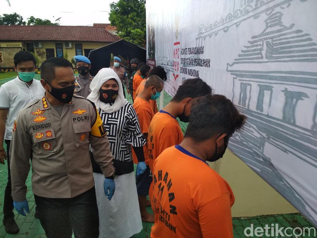 Berandalan Bermotor Tembak-Aniaya Warga di Cirebon Berandalan Bermotor Tembak-Aniaya Warga di Cirebon