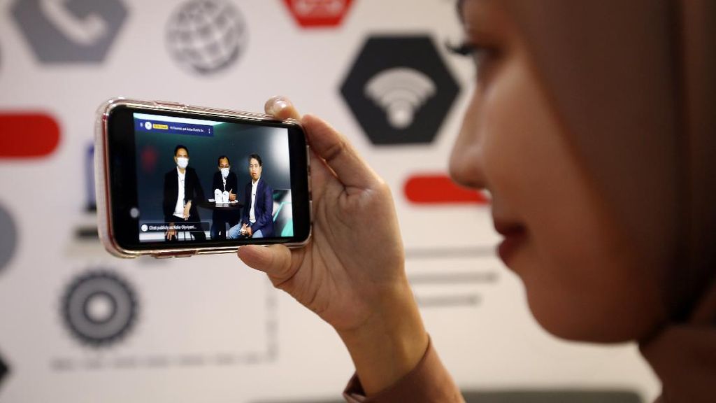 Cloud untuk Penuhi Kebutuhan Transformasi Bisnis Cloud untuk Penuhi Kebutuhan Transformasi Bisnis