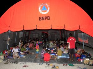 Cegah Corona, Kepala BNPB Minta Pengungsi Lewotolok Kategori Rentan Dipisah Cegah Corona, Kepala BNPB Minta Pengungsi Lewotolok Kategori Rentan Dipisah