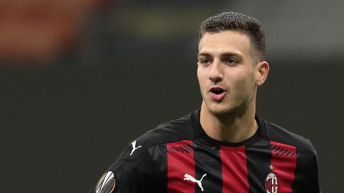 MILAN, ITALY - OCTOBER 29:  Diogo Dalot of AC Milan celebrates scoring his teams third goal during the UEFA Europa League Group H stage match between AC Milan and AC Sparta Praha at San Siro Stadium on October 29, 2020 in Milan, Italy. (Photo by Emilio Andreoli/Getty Images)