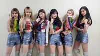 10 Foto Yiren dan Sihyeon EVERGLOW sebelum Positif COVID-19
