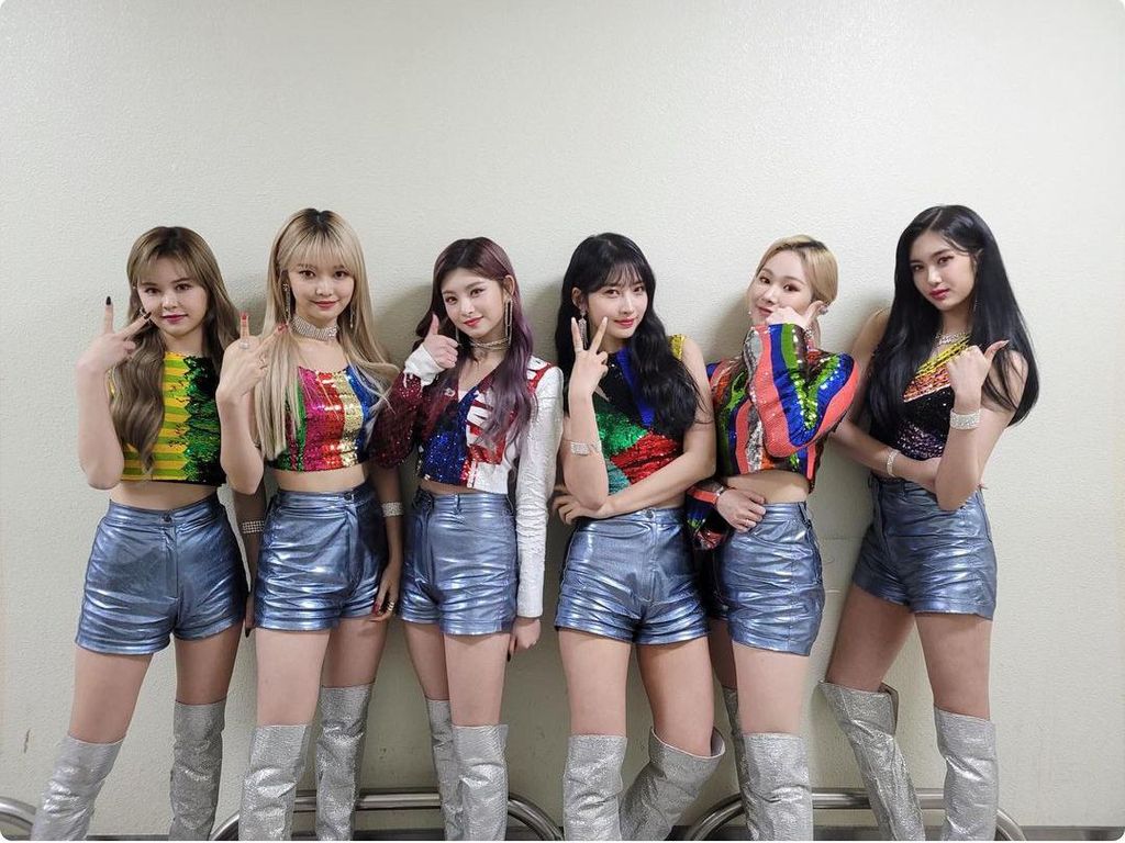 10 Foto Yiren dan Sihyeon EVERGLOW sebelum Positif COVID-19 10 Foto Yiren dan Sihyeon EVERGLOW sebelum Positif COVID-19