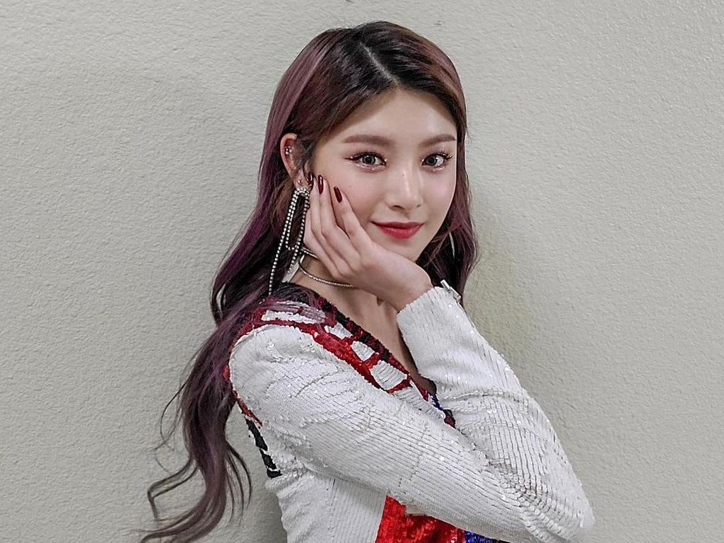 Yiren EVERGLOW Bikin Perdebatan Netizen China-Korea Gegara Sapaan Tahun Baru Yiren EVERGLOW Bikin Perdebatan Netizen China-Korea Gegara Sapaan Tahun Baru