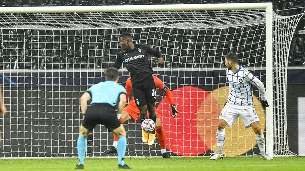 Moenchengladbach's Breel Embolo stands offside in front of Inter keeper Samir Handanovic when Borussia scored their third goal that was later cancelled during the Champions League, Group B, soccer match between Borussia Moenchengladbach and Inter Milan at the Borussia Park in Moenchengladbach, Germany, Tuesday, Dec. 1, 2020. (AP Photo/Martin Meissner)