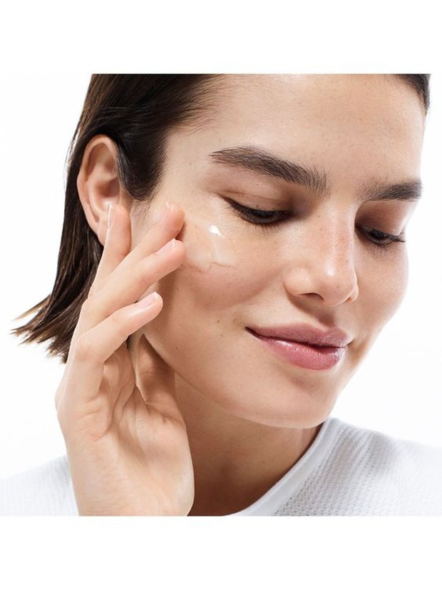 Corrector berguna untuk menetralkan daerah gelap di wajah.