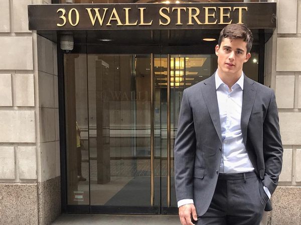 6 Potret Guru Keren yang Pesonanya Bisa Bikin Murid Jadi Terpukau Salah Fokus