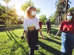 Survei Terbaru Milenial-Gen Z: Open-minded, Kritis, Suka Sains, pun Gemar Mitos