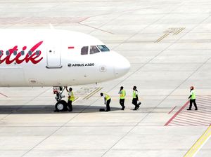 Hindari Abu Semeru, Jalur Penerbangan Bandara Banyuwangi Dialihkan