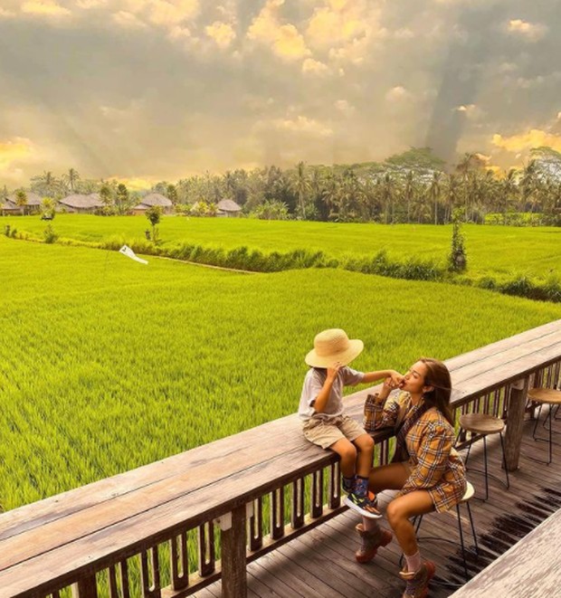 Artis yang tinggal dan menetap di Bali Jessica Iskandar/Instagram/@inijedar