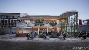 Hidden Gem Bandung: Ngopi di Bekas Gedung Peninggalan Belanda