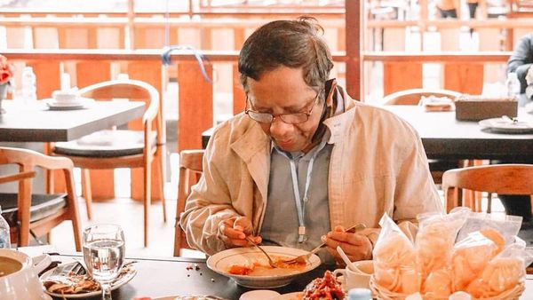 Mahfud MD, Menkopolhukam yang Hobi Makan di Warteg