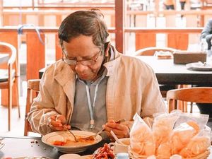 Mahfud MD, Menkopolhukam yang Hobi Makan di Warteg