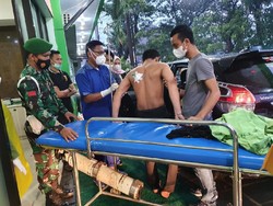 Ricuh Demo di Makassar Tolak Habib Rizieq Bikin Massa Kena Busur Liar