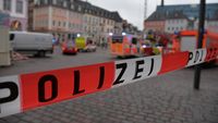 Masuk Trotoar, Mobil Tabrak Pejalan Kaki di Trier Jerman