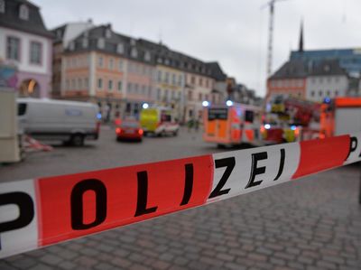 Masuk Trotoar, Mobil Tabrak Pejalan Kaki di Trier Jerman