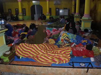 Melihat Dapur Umum dan Pengungsi Gunung Semeru
