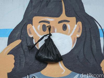 Mural Protokol Kesehatan Hiasi 100 Tiang di Jakarta Timur