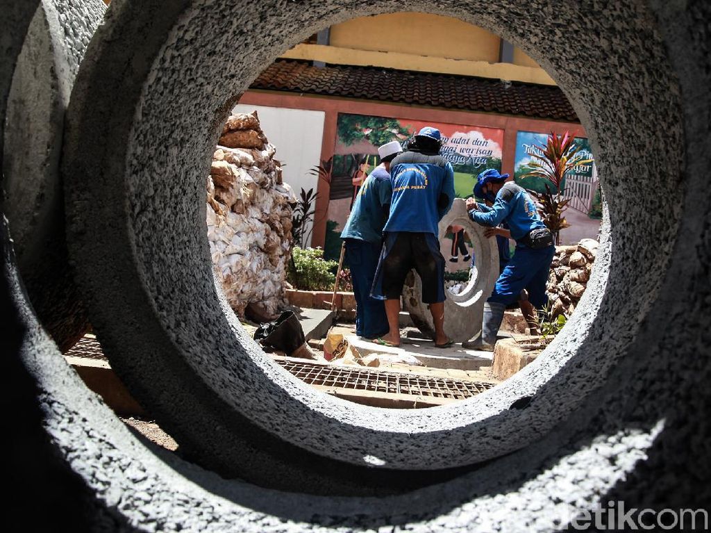 Pemprov DKI Kejar Target 300.000 Sumur Resapan di 2021 Pemprov DKI Kejar Target 300.000 Sumur Resapan di 2021
