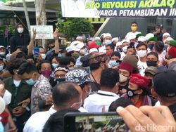 Urutan Kejadian Ketegangan di Petamburan Gegara Polisi Dihadang Temui HRS